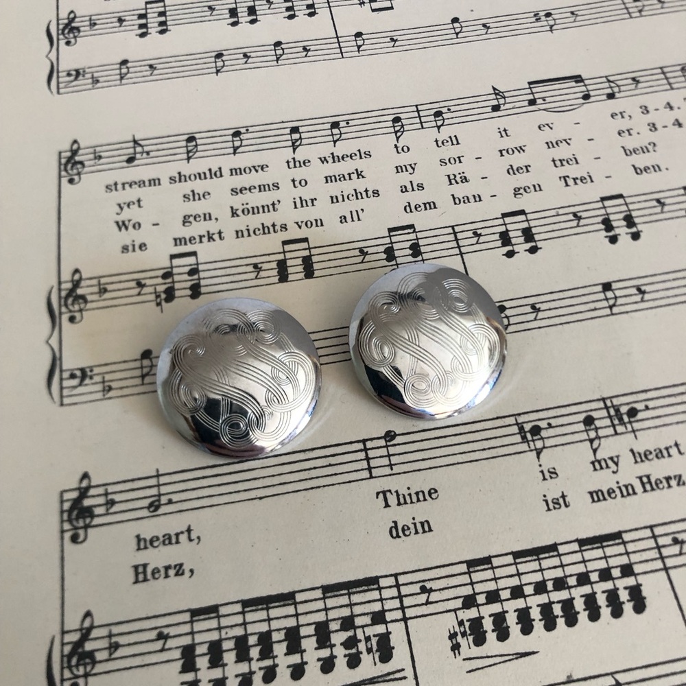 Vtg Dome Silver Tone Clip On Earrings with Swirl Pattern